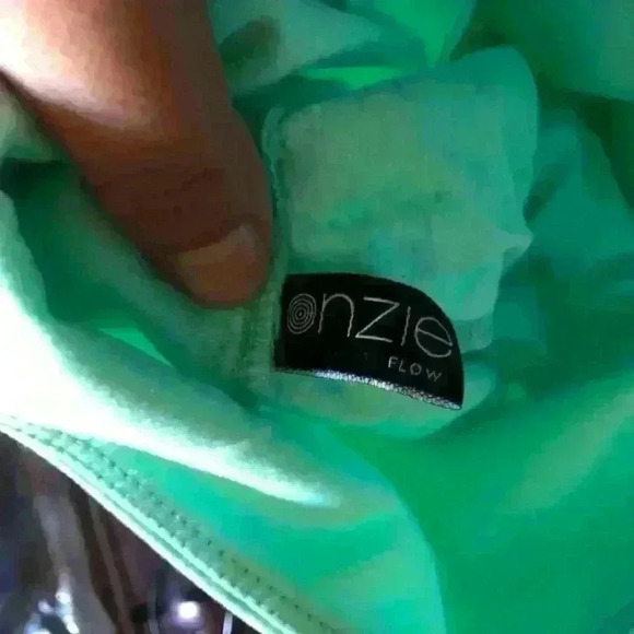 ONZIE FLOW XS LIGHT TEAL GREEN MESH STRIPE HIGH WAIST PULLON LEGGINS XS - Picture 3 of 4